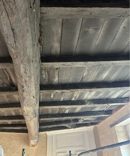 Avant: Rénovation ancien plafond bois et mise en peinture (Gensac)