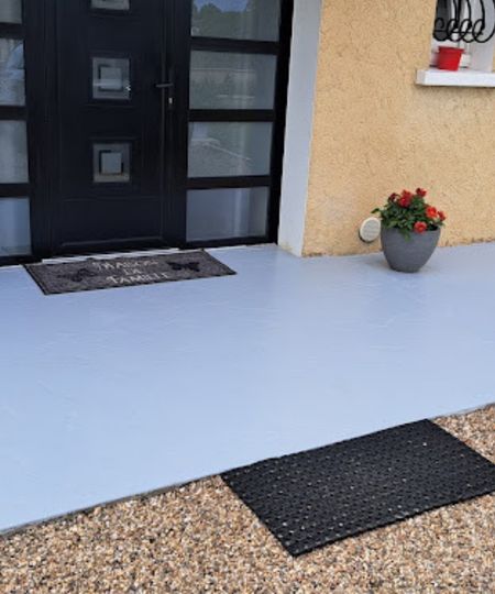 Mise en peinture d'une terrasse (produit acheté au magasin) 